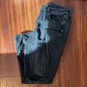 American Eagle Women’s Distressed Strigid Mom Jeans